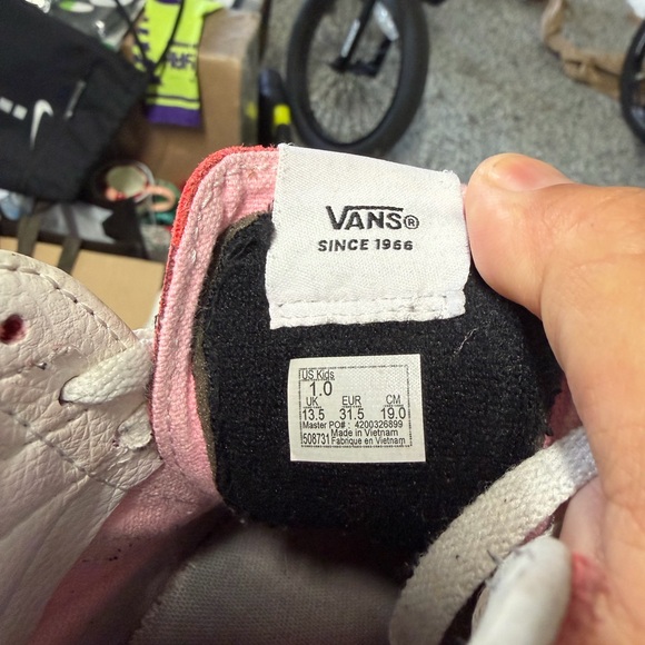 Vans Kids Red & White High-Top Skate Sneakers size 1.0 or 13 - Picture 2 of 8